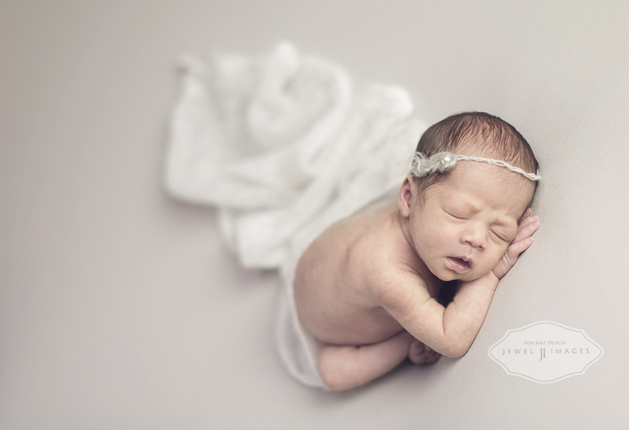 Newborn beauty | Jewel Images Bend, Oregon Newborn Photographer www.jewel-images.com #newborn #photography #newbornphotographer #jewelimages