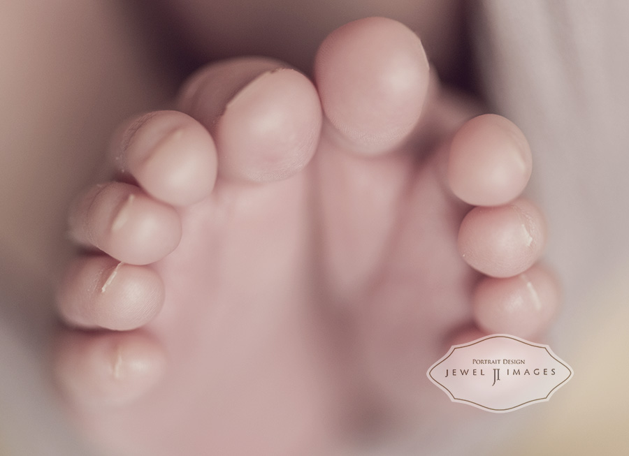 A rainbow of toes! | Jewel Images Bend, Oregon Newborn Photographer www.jewel-images.com #newborn #photography #newbornphotographer #jewelimages