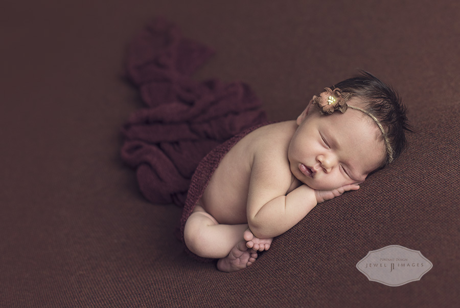 So sweet and cuddled up! | Jewel Images Bend, Oregon Newborn Photographer www.jewel-images.com #newborn #photography #newbornphotographer #jewelimages