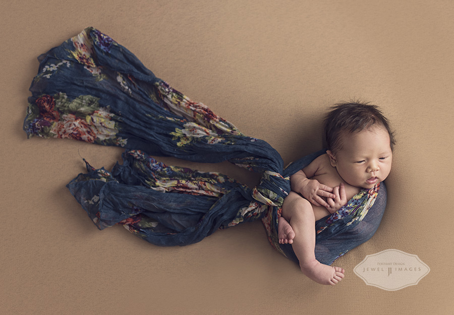 Wrapped in beauty | Jewel Images Bend, Oregon Newborn Photographer www.jewel-images.com #newborn #photography #newbornphotographer #jewelimages