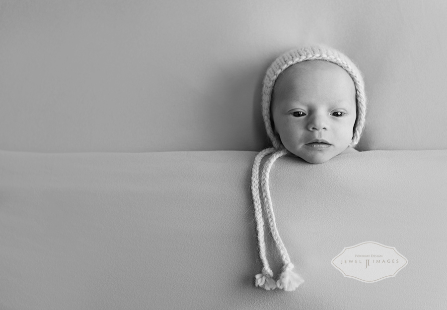 Nighty Night in black and white | Jewel Images Bend, Oregon Newborn Photographer www.jewel-images.com #newborn #photography #newbornphotographer #jewelimages