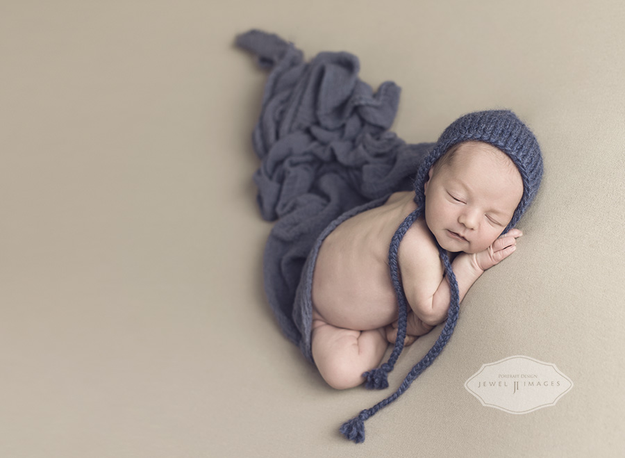 Perfectly perched | Jewel Images Bend, Oregon Newborn Photographer www.jewel-images.com #newborn #photography #newbornphotographer #jewelimages
