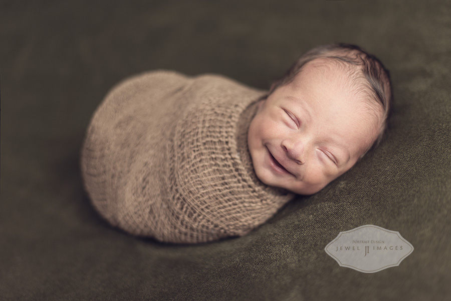 All newborn smiles! | Jewel Images Bend, Oregon Newborn Photographer www.jewel-images.com #newborn #photography #newbornphotographer #jewelimages