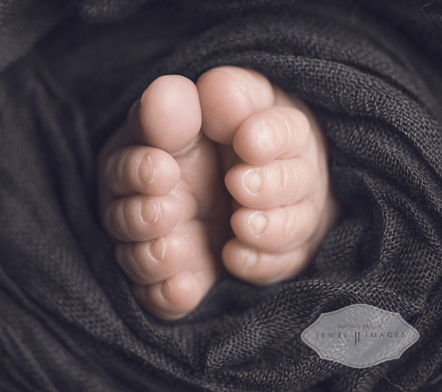 Tiny baby toes! | Jewel Images Bend, Oregon Newborn Photographer www.jewel-images.com #newborn #photography #newbornphotographer #jewelimages
