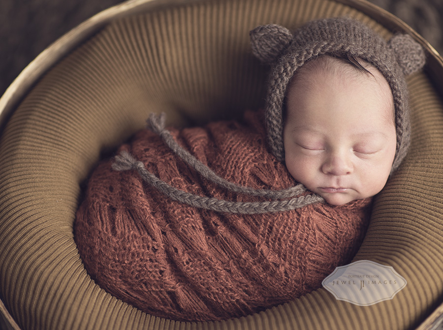 Wrapped beautiful, nestled sweetly, newborn | Jewel Images Bend, Oregon Newborn Photographer www.jewel-images.com #newborn #photography #newbornphotographer #jewelimages