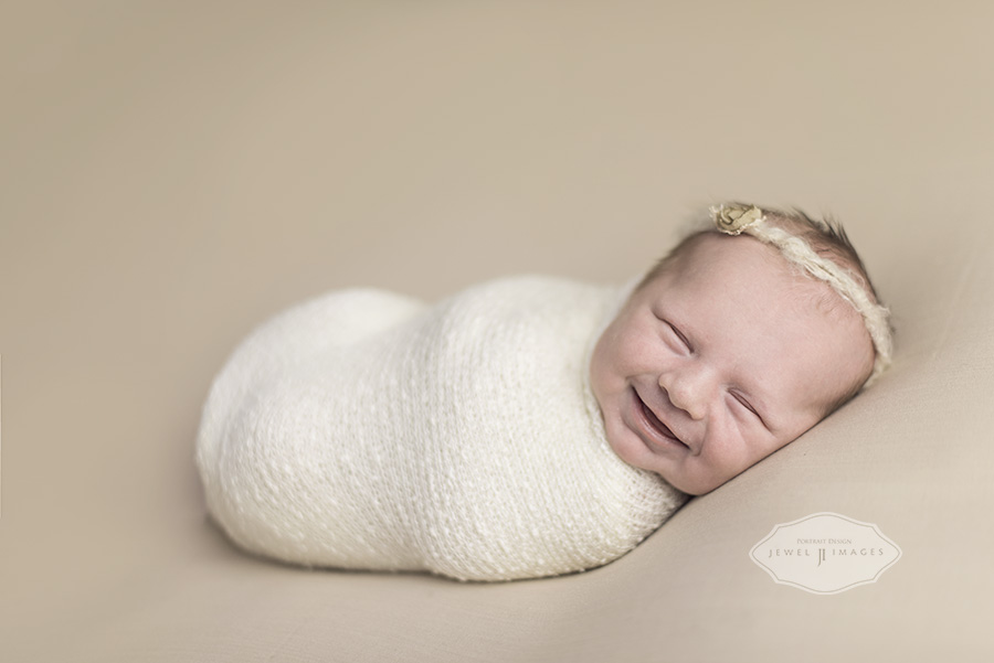 Baby smiles! Jewel Images Bend, Oregon Newborn Photographer www.jewel-images.com #newborn #photography #newbornphotographer #jewelimages