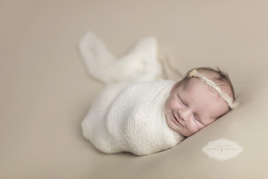 A sweet princess | Jewel Images Bend, Oregon Newborn Photographer www.jewel-images.com #newborn #photography #newbornphotographer #jewelimages