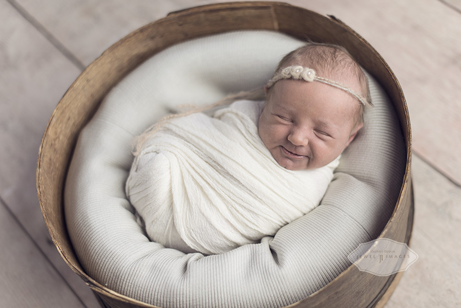 A sweet newborn grin. | Jewel Images Bend, Oregon Newborn Photographer www.jewel-images.com #newborn #photography #newbornphotographer #jewelimages