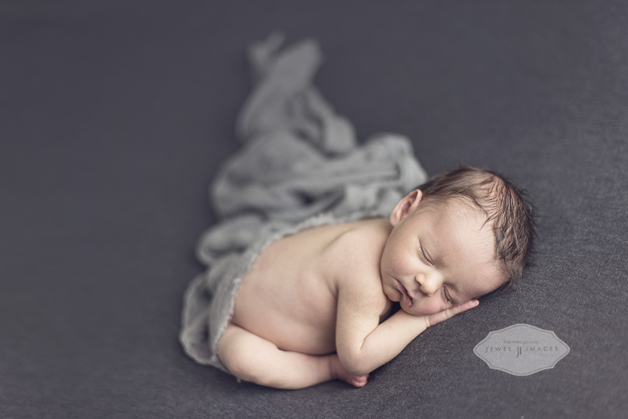 Sweetly sleeping! | Jewel Images Bend, Oregon Newborn Photographer www.jewel-images.com #newborn #photography #newbornphotographer #jewelimages