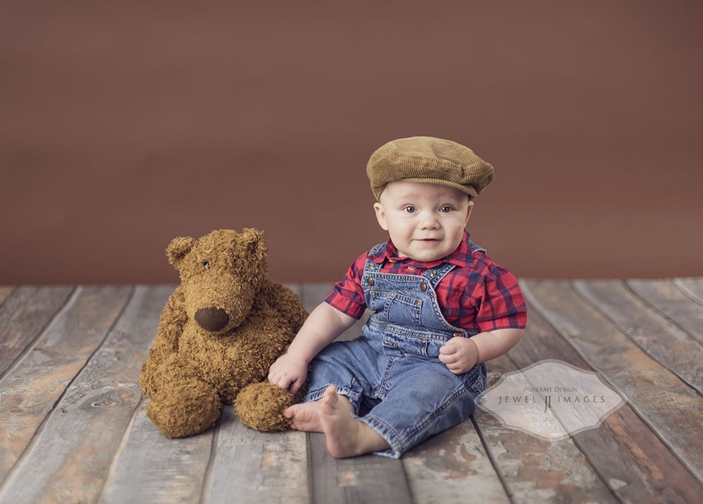 Me and my bear | Jewel Images Bend, Oregon Newborn Photographer www.jewel-images.com #newborn #photography #newbornphotographer #jewelimages