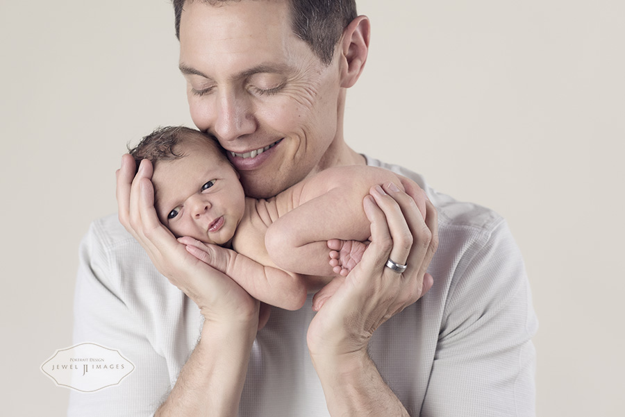 Daddy and baby | Jewel Images Bend, Oregon Newborn Photographer www.jewel-images.com #newborn #photography #newbornphotographer #jewelimages
