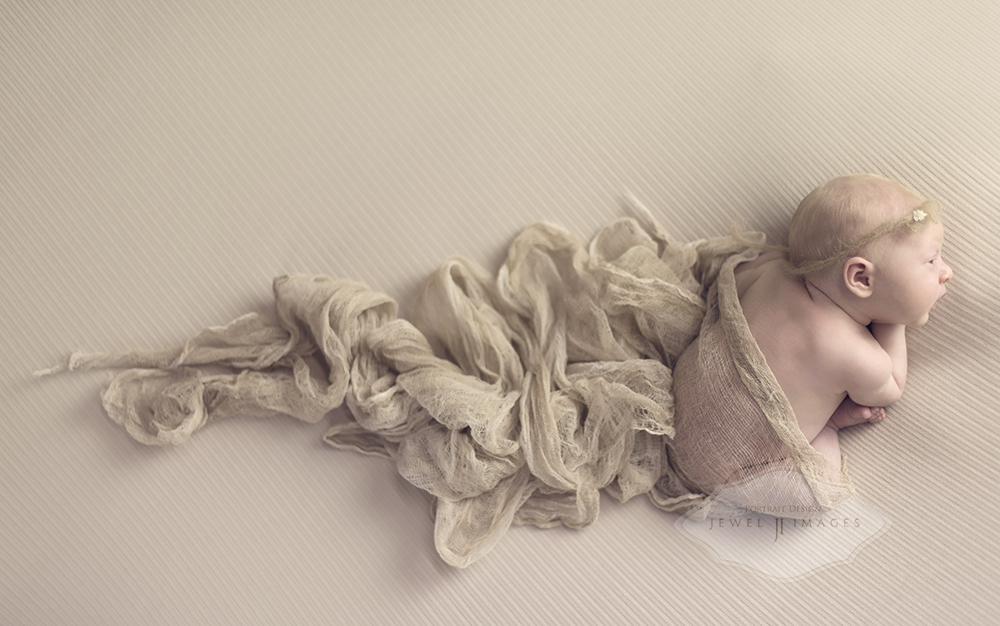 Sweet and beautiful | Jewel Images Bend, Oregon www.jewel-images.com #newbornphotography #babyphotos #jewelimages