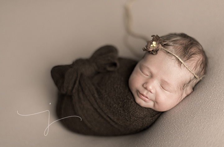 Newborn baby photo Jewel Images Julia Kelleher Bend, Oregon