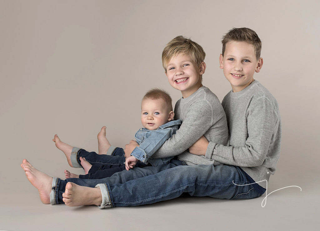 Big brothers and baby | Jewel Images Julia Kelleher Bend, Oregon Newborn Photographer