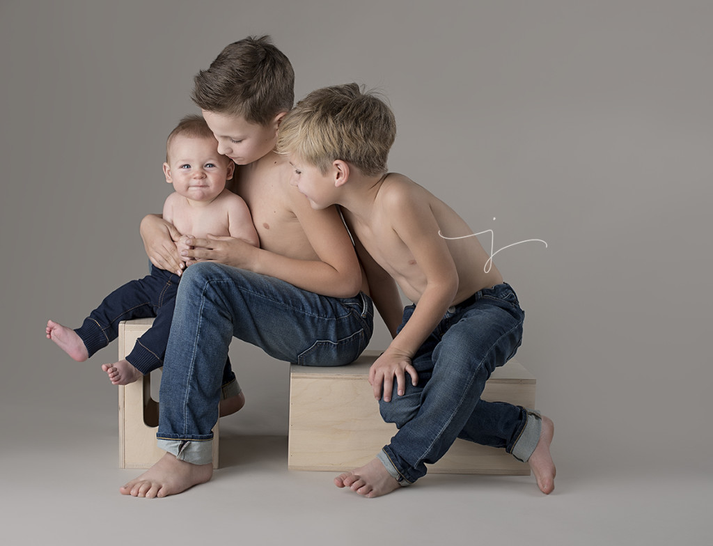  brothers and baby | Jewel Images Julia Kelleher Bend, Oregon Newborn Photographer