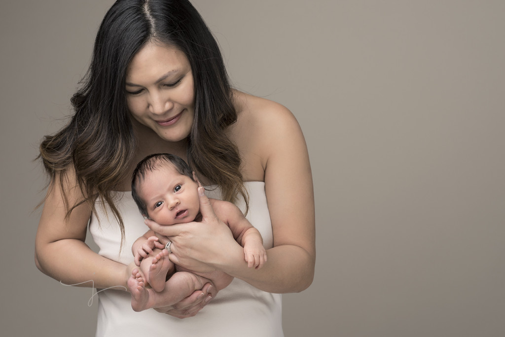 Newborn baby and mom | Jewel Images Julia Kelleher Bend Oregon Newborn Photographer