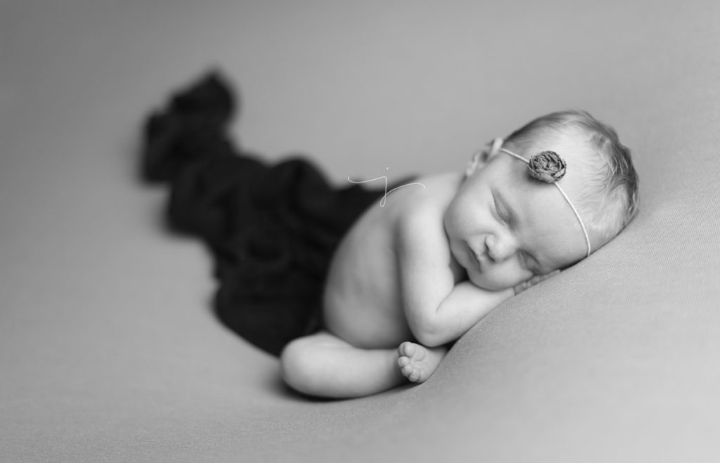Newborn baby | Jewel Images Newborn Photographer Julia Kelleher, Bend, Oregon